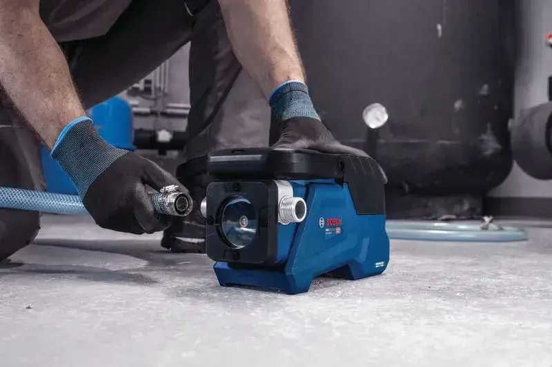 Акумулаторна трансферна помпа Bosch GTP18V-28 18V Solo без батерии и зарядно