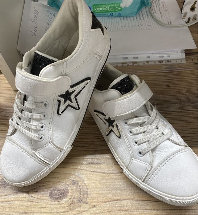 Кроссовки детские