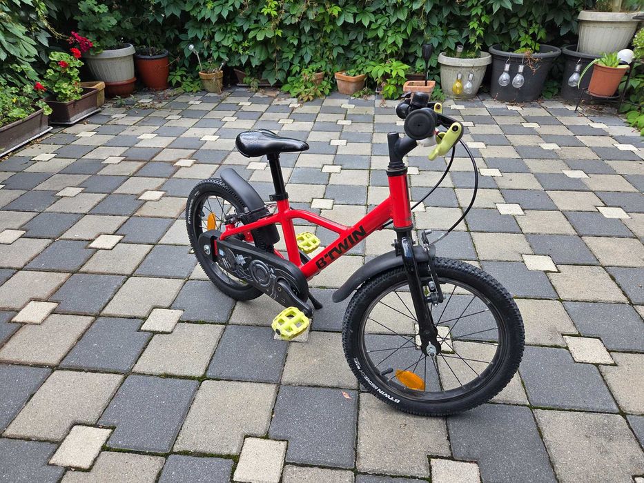 Bicicleta B'twin 16 inch 4-6 ani 900 - roșie