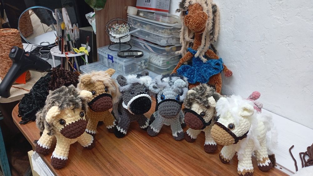 Продам игрушки коняшки