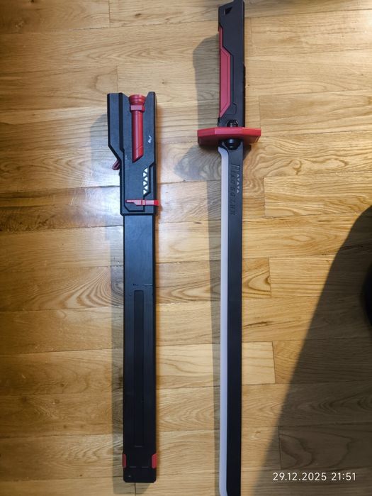 Светящийся и искрящийся меч