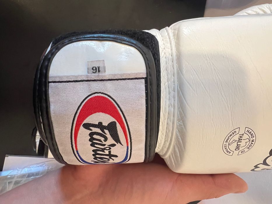 Продам оригинальные перчатки Fairtex