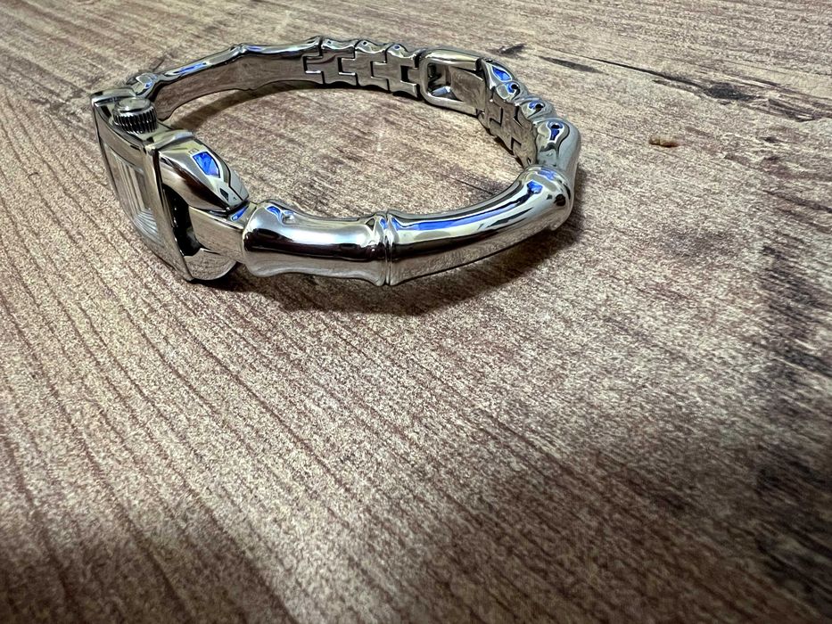 Продавам дамски часовник Gucci