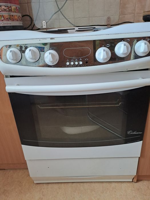 Продам электро плиту.