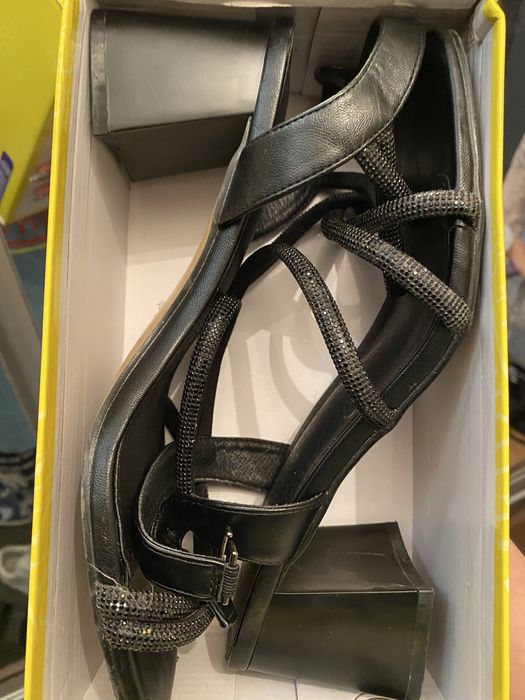 Туфли босоножки на каблуке СРОЧНО