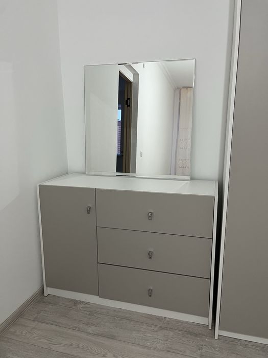 Комод с зеркалом