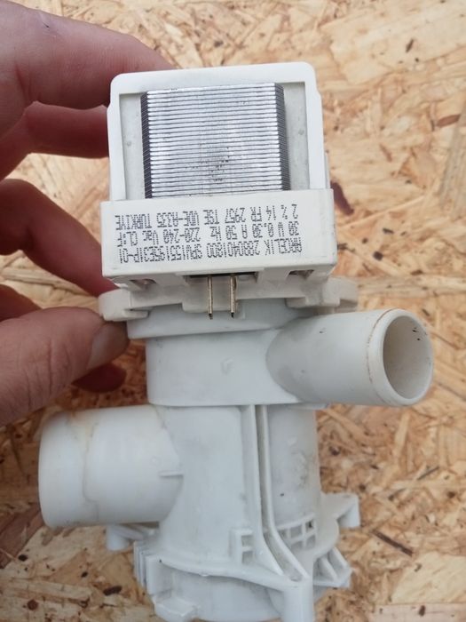 Vând / dezmembrez piese pentru mașină de spălat rufe Beko