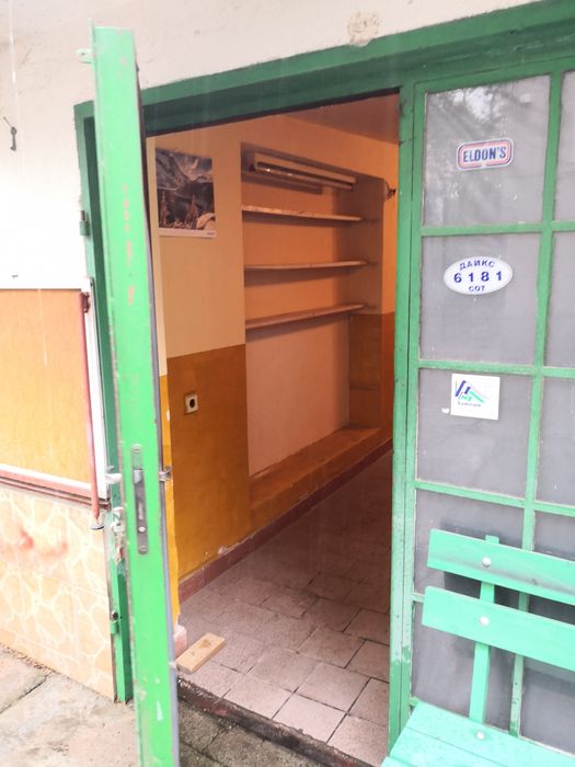 ГАРАЖ ПОД НАЕМ срещу магазин САНИ