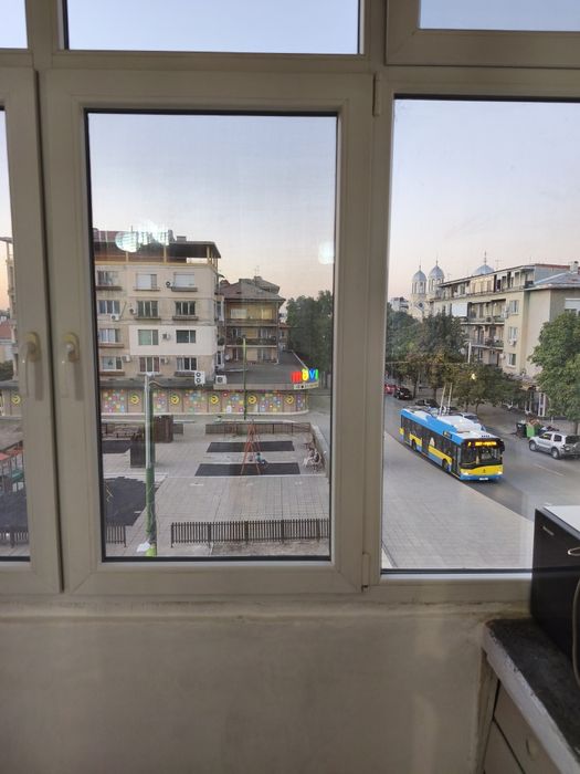 Дава се под наем Едностаен апартамент в Плевен, Идеален център - 48 кв.м за 180 € - Снимка #1