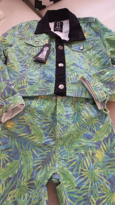 Нов костюм на френска марка