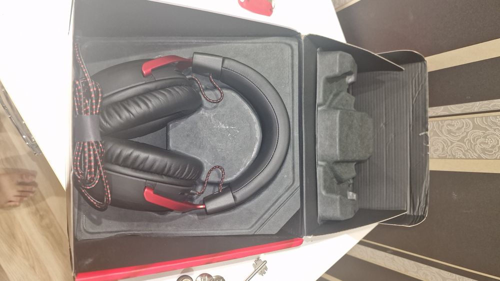 Продам наушники hyper x cloud 3 НОВЫЕ