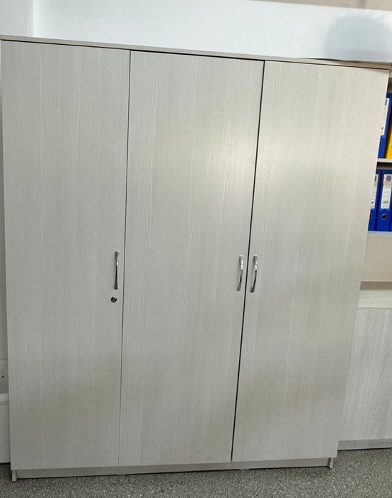 Шкаф             .