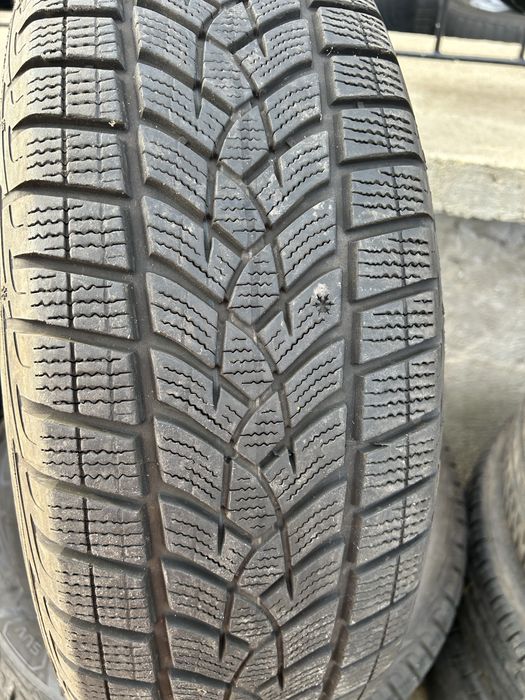 4 зимни гуми goodyear 215 65 17 dot 4120