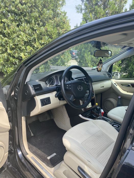 Vand Mercedes B200