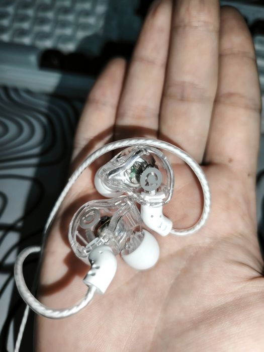 Стильный игравой наушник