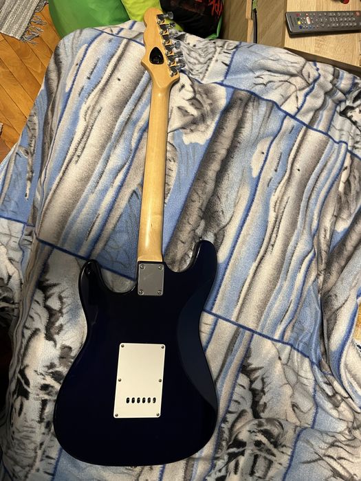 Електрическа китара + усилвател с дисторшън