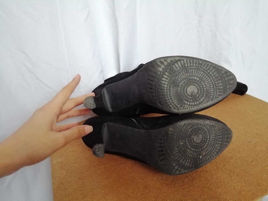 Елегантни дамски ботуши над коляното; с ток и платформа номер 40