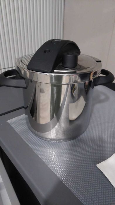 Oala sub presiune Delimano