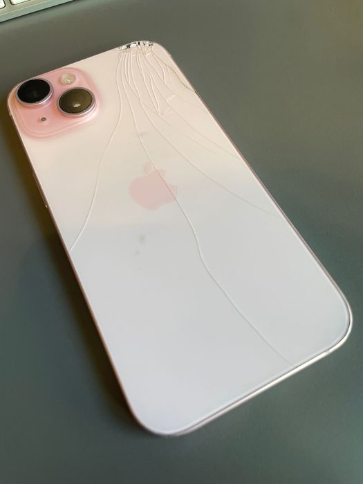 iPhone 15 – Pink (128GB)