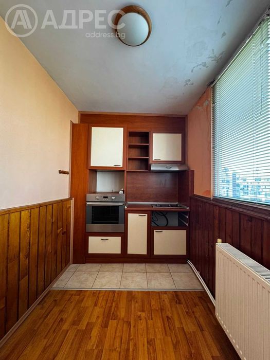 Тристаен апартамент, Дружба 3, 102 кв.м., ет. 5/6, с подобрения