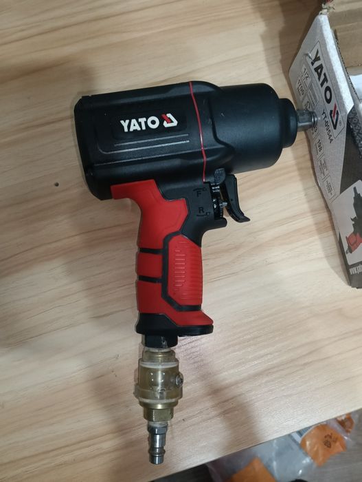 Vând pistol pneumatic YATO ( 1700 NM )
