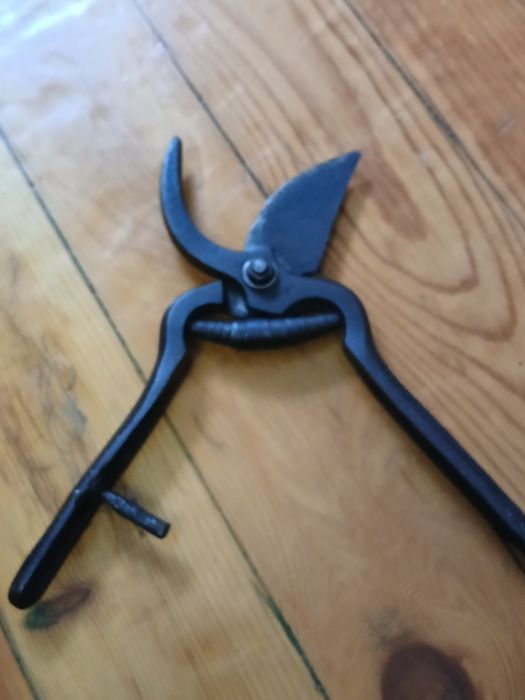 Стари ретро лозарски ножици