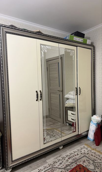 Продается спальный гарнитур