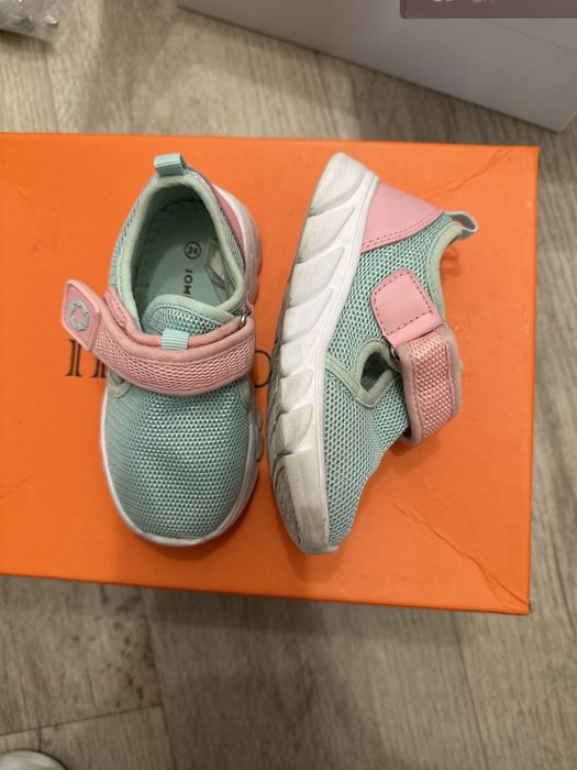 Продам обувь детскую