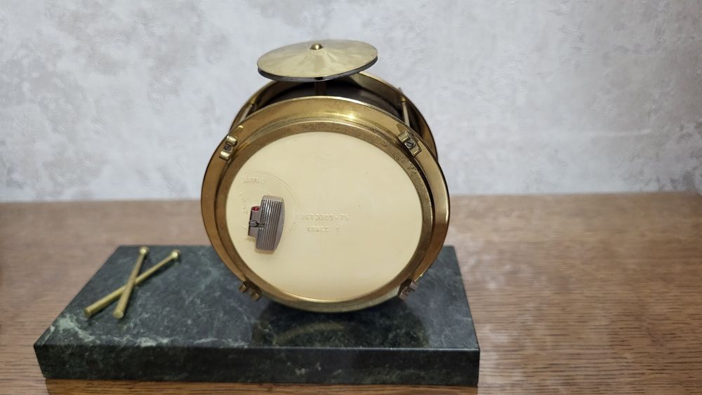 Часы молния барабан