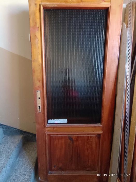 Входна врата дървена