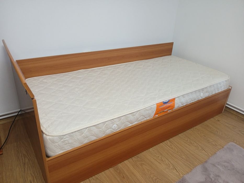 Pat 90 x 200, cu somiera si saltea