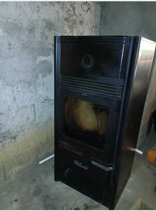 Vând termosemineu 22kw  se poate vinde cu pompa de apa sau separat