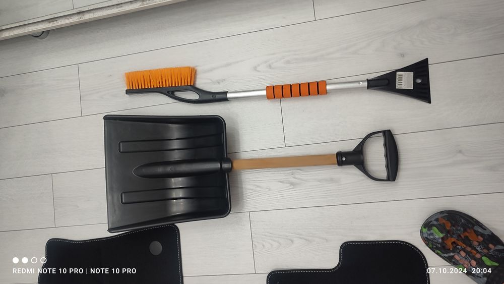 Husa cartela piele  ,preșuri mochetă Sandero ,lopata zăpadă,rachleta