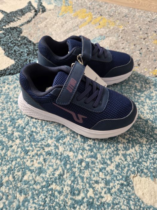 Новые кроссовки 30 размера