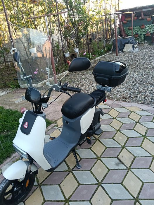 Vând scuter electric