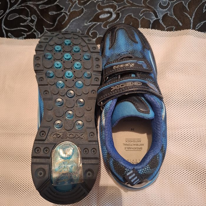 Продам кроссы, GEOX!
