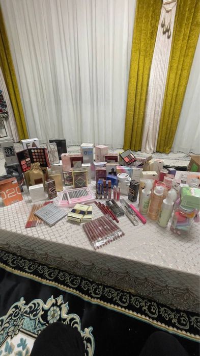 Bizda arzon narxda optom narxda ayollar va erkaklar uchun atir parfyum