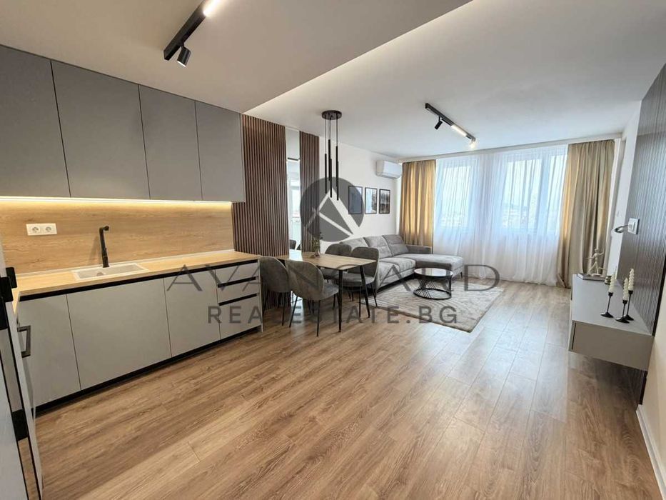 оф.25472 Дизайнерски тристаен/ Съдийски