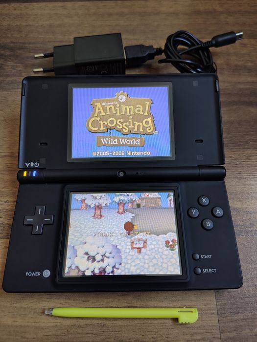 Jucarie Nintendo Dsi modat perfect functional.
100 jocuri(mario,zelda,