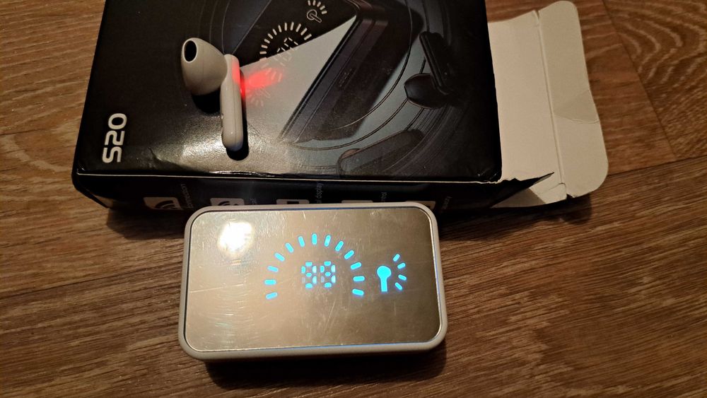 Продам bluetooth наушники 4000 тг