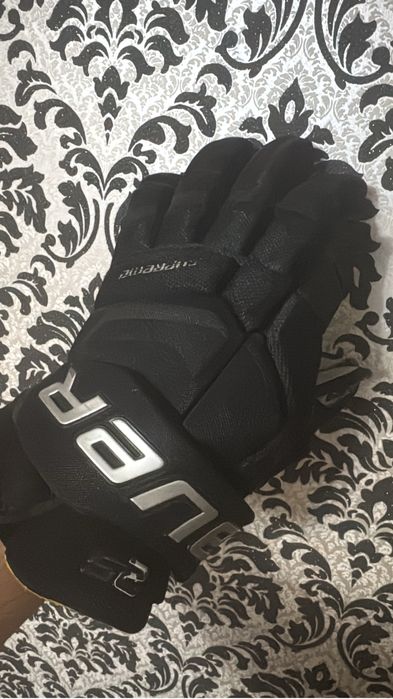 Продам хоккейную экиперовку