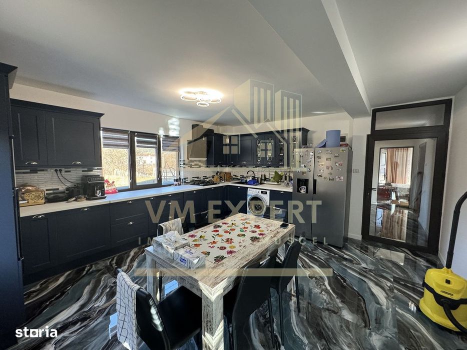 Vila S+P+E-306 Mp, Teren 2078 Mp, Campulung