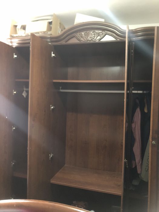 Dormitor din lemn  patul  si Dulap cu oglinzi/ pat =190 x200 cmm