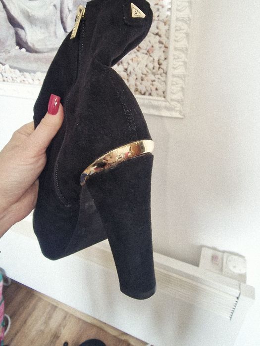 Ghete Guess  foarte comode