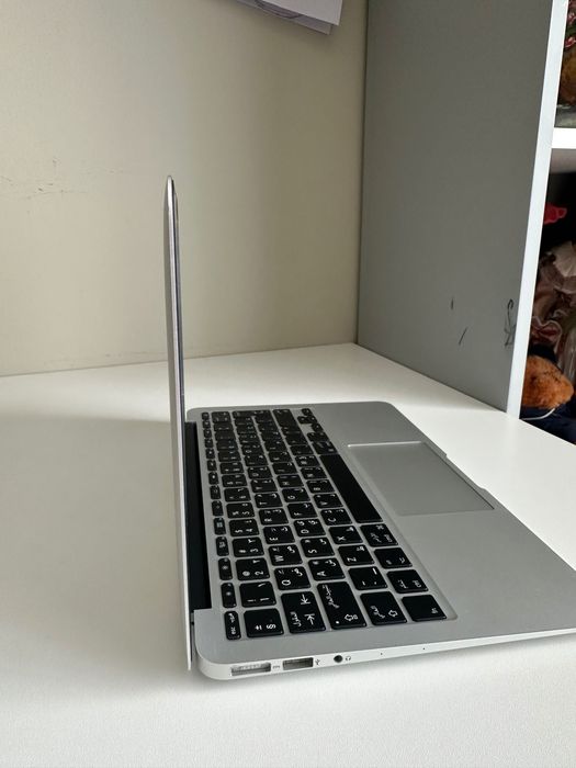 Apple MacBook Air 11” A1465 на ремонт. Торг