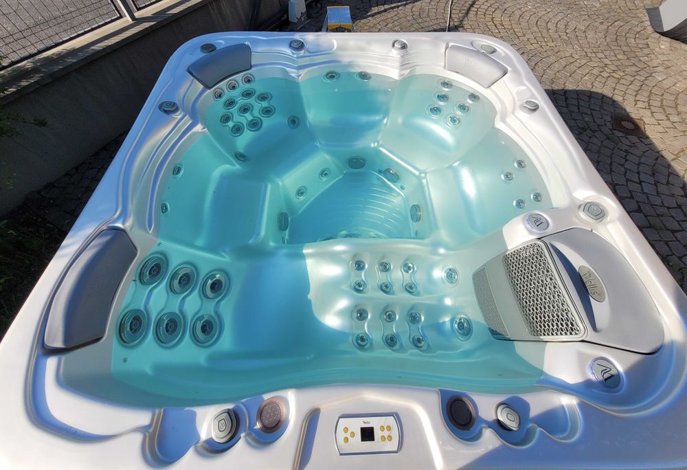 Minipiscina Jacuzzi fabricatie 2022, Wellis Kilimanjaro, 6locuri, cu factura si garantie, poze reale
