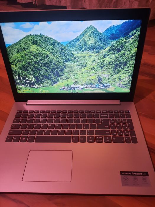 Vând laptop impecabil