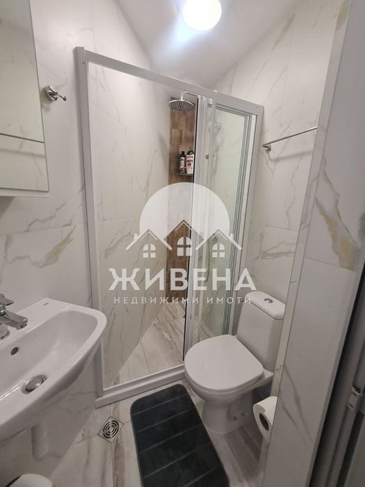 Отдава под наем 3-стаен апартамент, до Общината и Севастопол