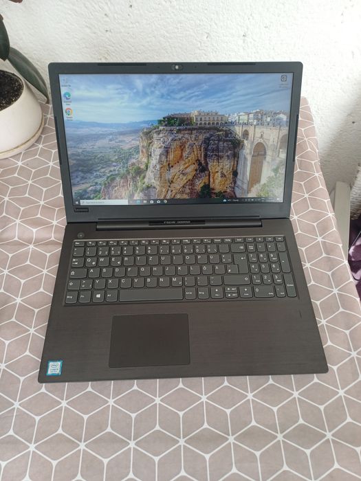 Laptop Lenovo i5 8th ssd ddr4