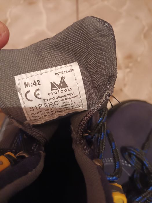 Bocanci de lucru cu protectie